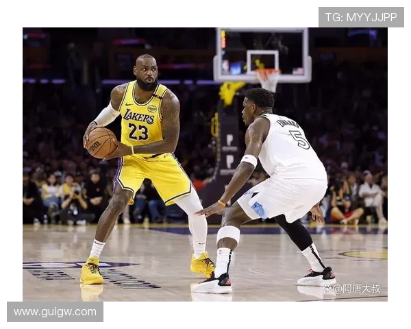 2015年热火与湖人对决回顾:经典比赛中的明星对抗与战术较量 2015年热火与湖人对决回顾:经典比赛中的明星对抗与战术较量