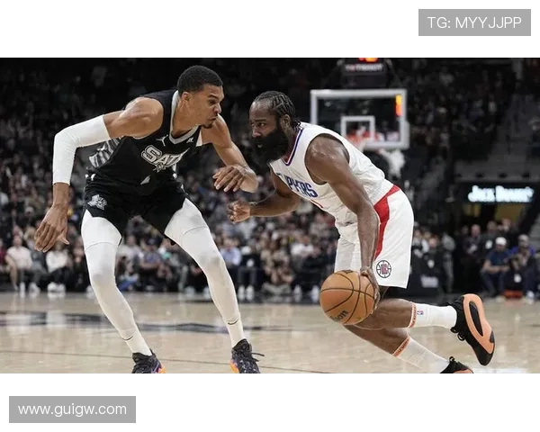 快船与马刺激战正酣直播比分实时更新精彩瞬间不容错过