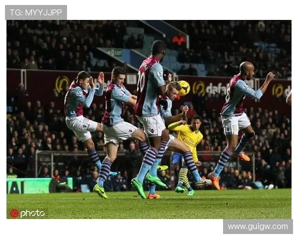 热刺与不莱梅激战正酣双方争夺胜利的关键时刻解析