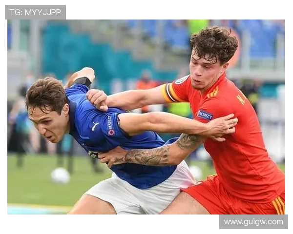 韩国与意大利激战正酣足球场上头球对决引发热议