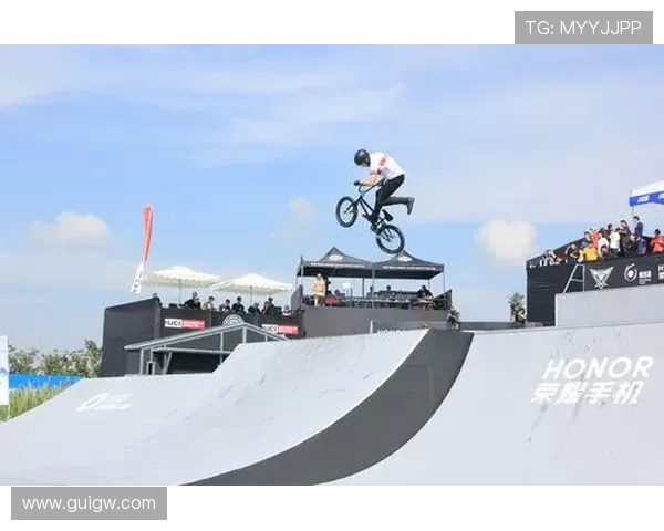 深圳极限运动队的奋斗与荣耀：探索极限运动联赛的精彩瞬间